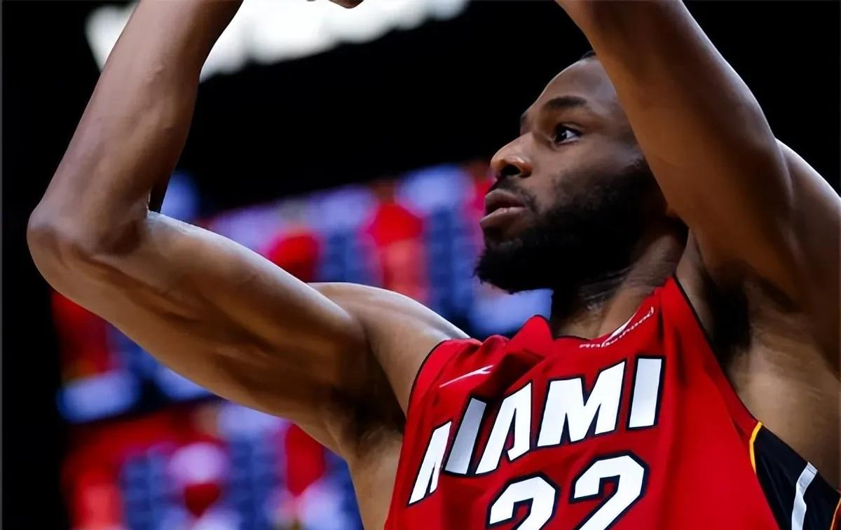 J9九游会官方网站包含窗口期NBA常规赛焦点战，迈阿密热火单刀错失，气氛紧张，控场能力受关注的词条