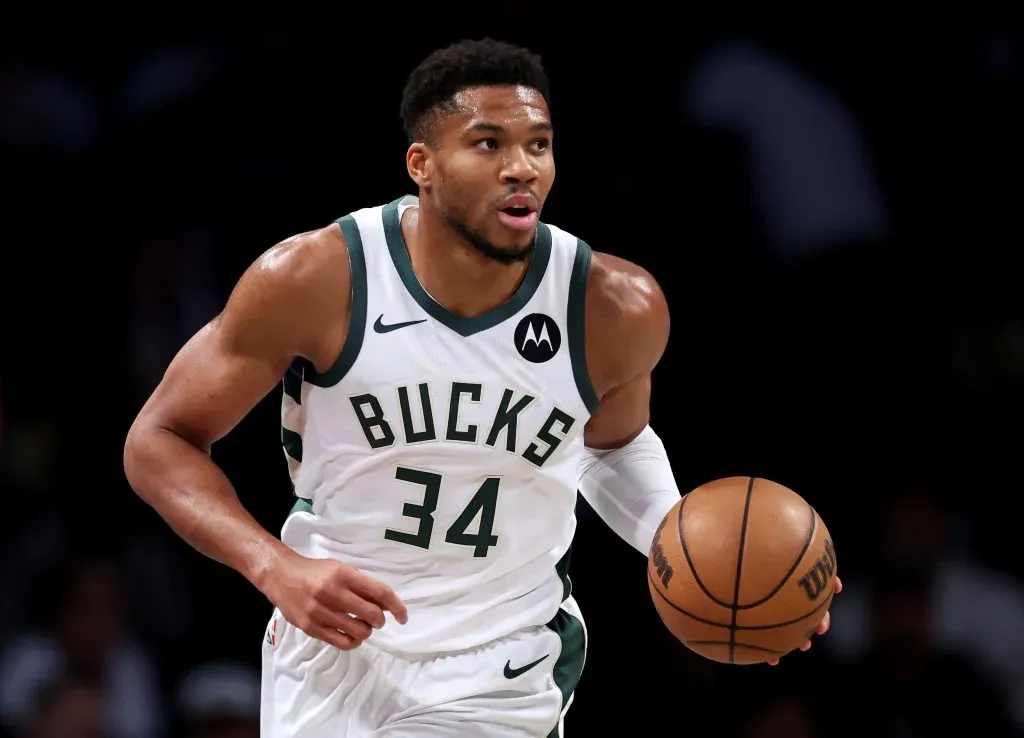 包含密尔沃基雄鹿迎欧超杯关键赛，加时末段门线救险，目标明确，年轻球员得到机会的词条